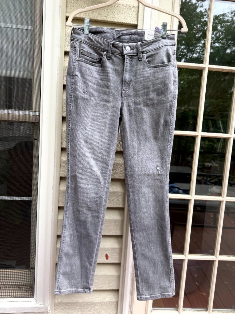 NWT Chico’s DefineMe Denim Slim Leg Jeans Gray Wash Stretch Sz 0R/US Sz 4R